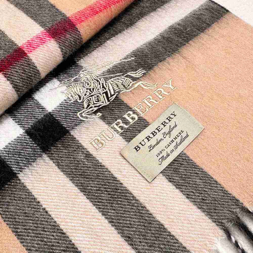 Burberry Shawl - Picture 4 of 7